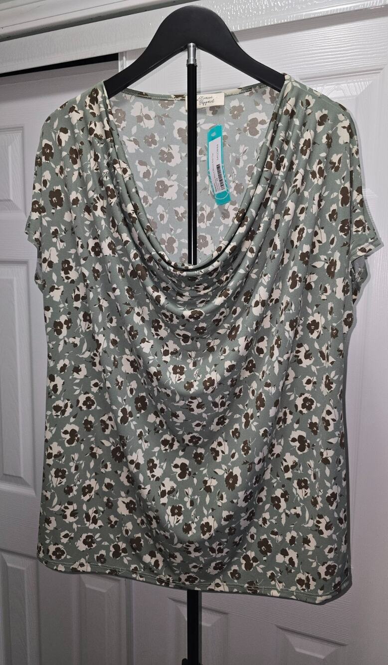 Beacon Apparel 3xl Green Floral Blouse
